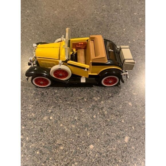 1929 Ford Roadster scale car - Picture 7 of 12